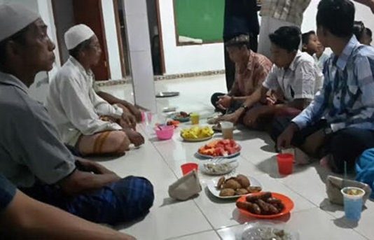 Berdampingan di Pulau Seribu Pura