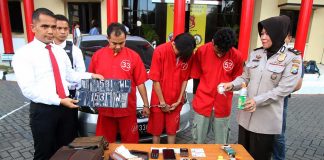 Ajak Pacar Check In Tukang Bubur Gondol Mobil Jazz
