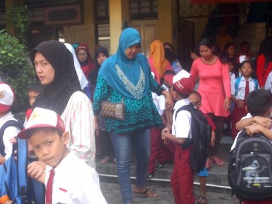 Kampanye Hari Pertama Sekolah, Ayo…Antar Anak ke Sekolah