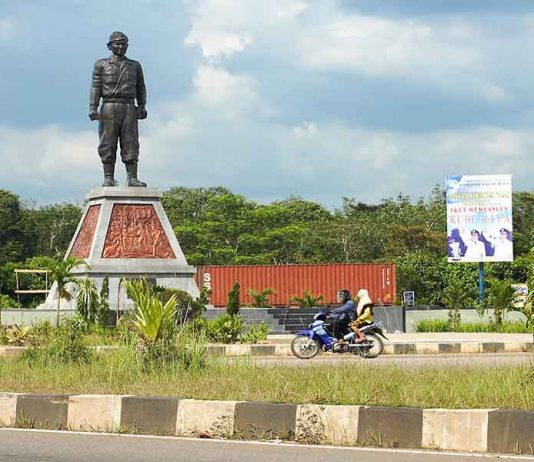 Bundaran Tugu Ali Anyang Butuh Penerangan