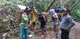 Jalan Kaki 16 Kilometer Demi Menukar Barang