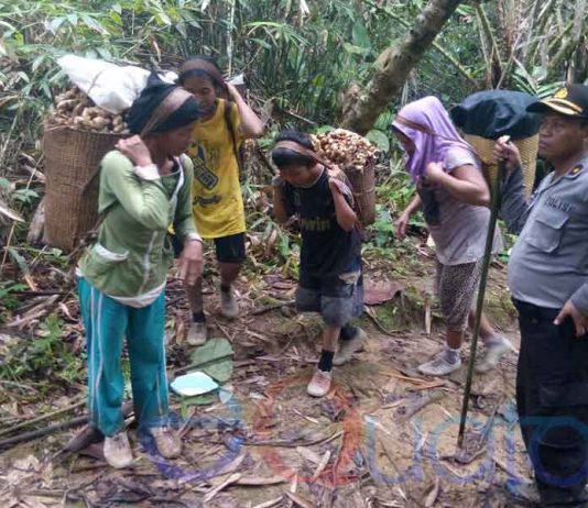 Jalan Kaki 16 Kilometer Demi Menukar Barang