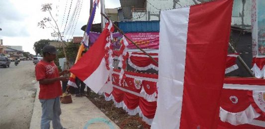 Berkah HUT Kemerdekaan RI, Jualan Bendera, Penghasilan Bertambah