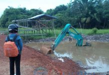 Buka Lahan Kebun Excavator Tenggelam