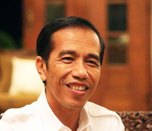 Presiden Seperti Sedang Makan Buah Simalakama. Takut yang Mana, Dibenci Rakyat yang Turun ke Jalan atau Ancaman DPR?