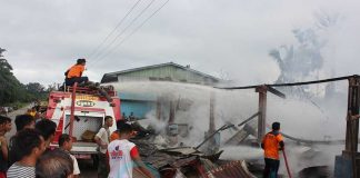 Tergamam Lihat Rumahnya Terbakar