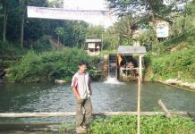 Pakai Duit Sendiri Bangun Kincir Listrik Untuk Warga