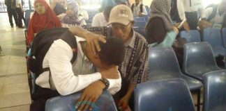 Najrin Menangis, Empat Kali Tes Akhirnya Lulus