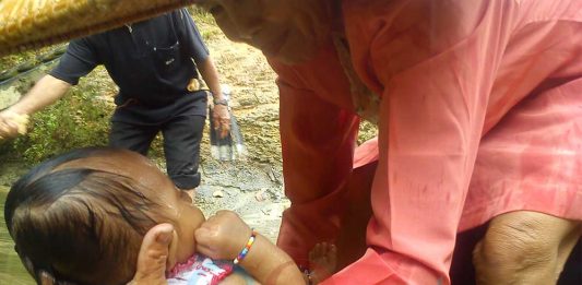 Ritual Manik ke Nembiak di Desa Pakak