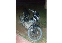 Nonton Band Dangdut, Motor Diembat