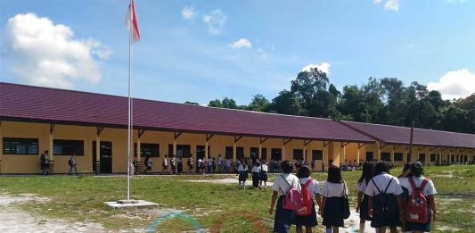 Satu Sekolah Terpisah Jarak 2 Km