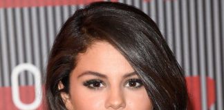 SELENA GOMEZ – Belanja di Jakarta