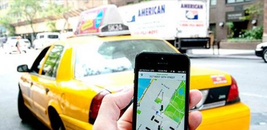 Tak Ada Izin, Plat Hitam, Taksi Online Itu Ilegal