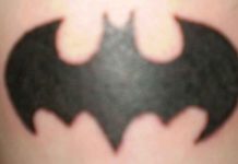 Pria Bertato Batman Tewas Dibakar