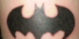 Pria Bertato Batman Tewas Dibakar