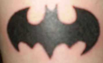 Pria Bertato Batman Tewas Dibakar