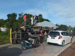Lihat Bayangan, Truk Terbalik