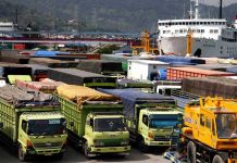 Truk-truk Fuso Serbu Kalbar Tanpa Kontribusi ke Daerah