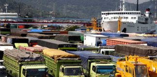 Truk-truk Fuso Serbu Kalbar Tanpa Kontribusi ke Daerah