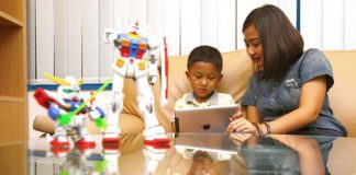 Awasi Anak Main Gadget dengan Cara Ini