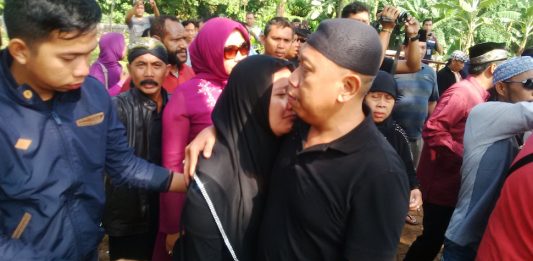 Tangis Tukul dan Pelukan Anak: Saya Minta Maaf