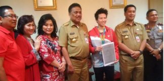 Liliyana Natsir Kembali Disiram Bonus dan Diarak di Kampung Halaman