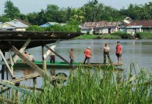 Terkapar di Sampan Petani Tenggelam
