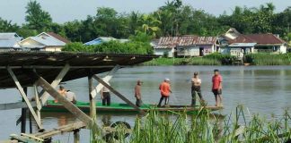 Terkapar di Sampan Petani Tenggelam