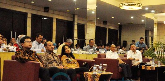 Soal Efek Rumah Kaca, Cornelis Tak Mau Didikte