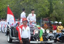 Pembentang Sang Saka Merah Putih Disambut Bak Pahlawan