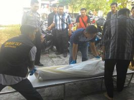 Lihat Ayah Sudah Terbujur Kaku