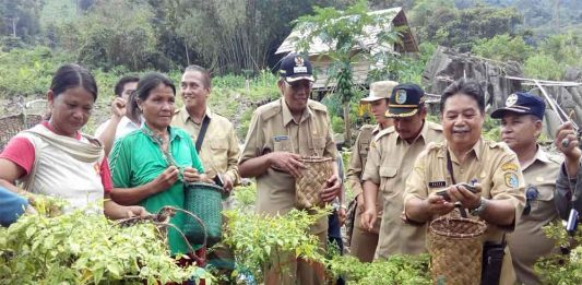 Bupati Jarot Kunjungi Desa Terpencil, Infrastruktur Jalan (Masih) Hambat Ekonomi Warga