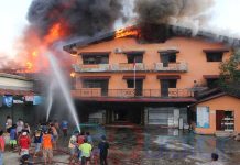 Petugas Pemadam Ikut Upacara HUT RI, Swalayan dan Hotel Hangus