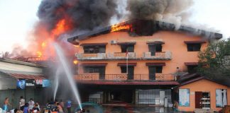 Petugas Pemadam Ikut Upacara HUT RI, Swalayan dan Hotel Hangus