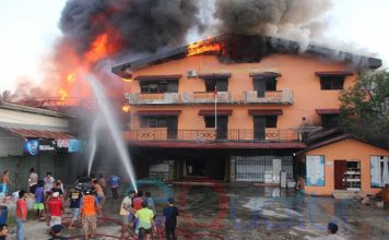 Petugas Pemadam Ikut Upacara HUT RI, Swalayan dan Hotel Hangus