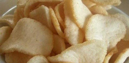 Astaga, Kerupuk “Oplosan” Beredar di Kapuas Hulu