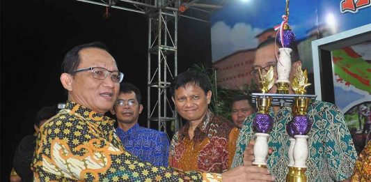 Stand Terbaik Ketapang Expo 2016 Raih Penghargaan