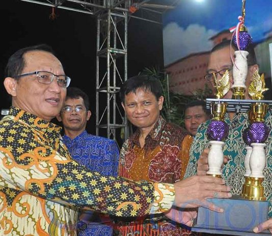 Stand Terbaik Ketapang Expo 2016 Raih Penghargaan