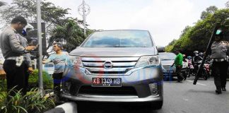 Bawa Mobil Sambil Melamun, Nyungsep Deh