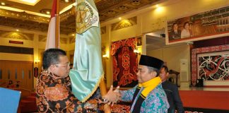 Gubernur Cornelis Lepas Jamaah Haji