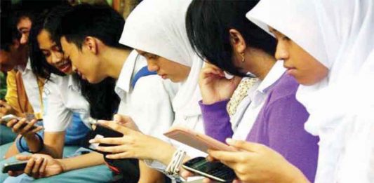 Dikasih HP Canggih Bukan untuk Buka Situs Porno