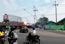 Membahayakan, Tiang Listrik di Tengah Jalan