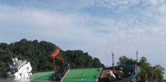 Hantam Karang, KM Sinar Usaha II Karam di Pemangkat