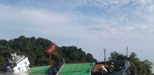 Hantam Karang, KM Sinar Usaha II Karam di Pemangkat