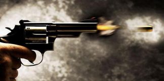 Pipi Ibu Rumah Tangga Tertembus Peluru Nyasar