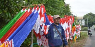 Warga Bandung Jual Pernak-Pernik HUT RI ke Putussibau, 10 Hari Terjual 100 Kodi