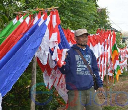 Warga Bandung Jual Pernak-Pernik HUT RI ke Putussibau, 10 Hari Terjual 100 Kodi