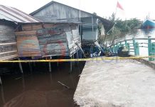 Ponton Hanyut, Hantam Dua Rumah dan Jembatan