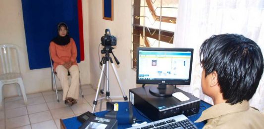 Daerah Keteteran Merekam, Kendala Dana, Alat, Blanko, Hingga Ogah Punya Identitas