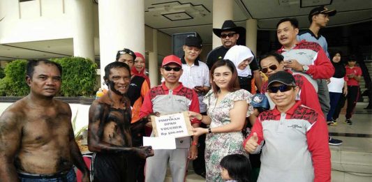 DPRD Kalbar Gelar Panjat Pinang